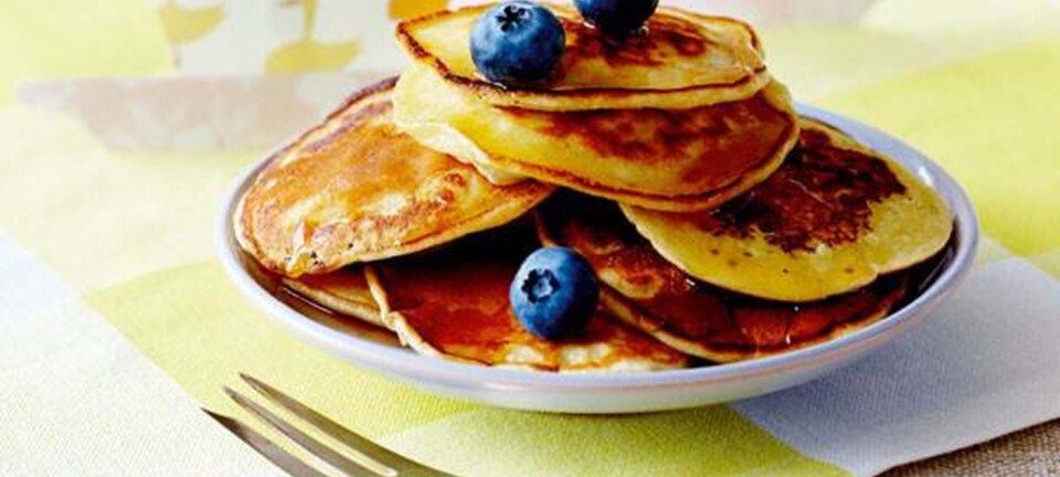 Tykke pandekager med bær