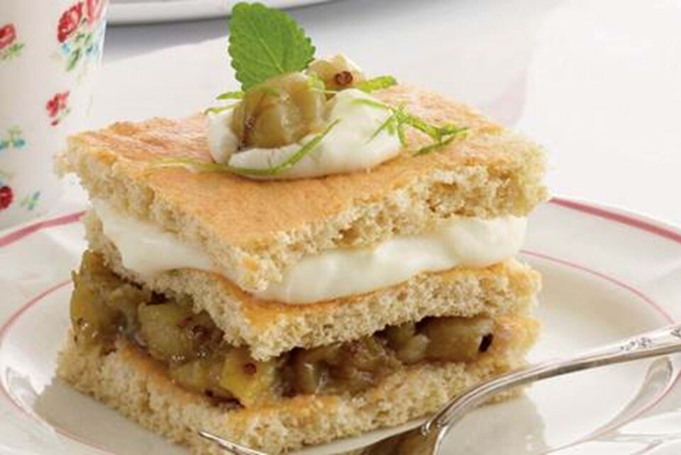 Lagkagesnitter med stikkelsbær og lime