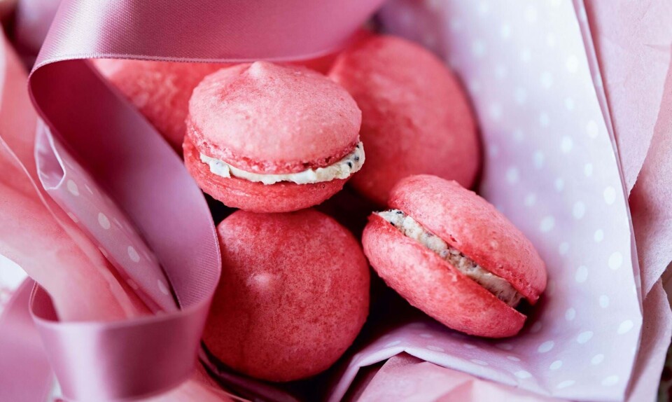 Julemacarons med hvid chokolade og lakrids