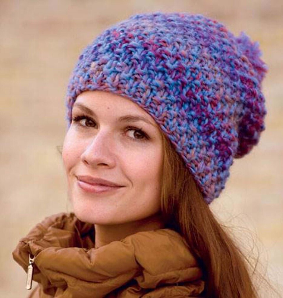 Sød posehue i perlestrikning