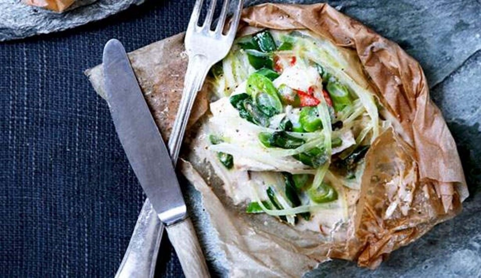 Opskrift på fiskepakker med lyssej i kokosmælksauce
