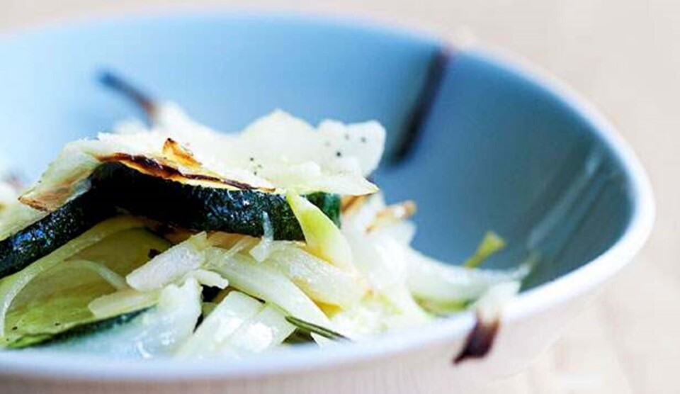 Opskrift på ovnbagt squash med parmesan og rosmarin