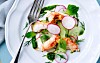 Agurkesalat med radiser, basilikumolie og jomfruhummerhaler