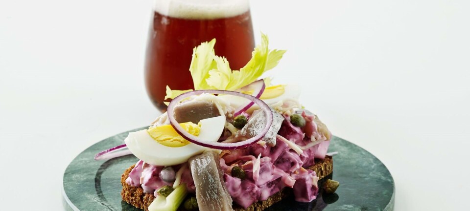 Russisk salat: Skøn sildesalat med bladselleri og peberrod