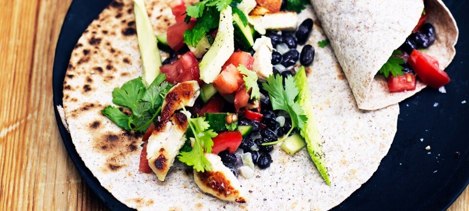 Burritos med kylling, sorte bønner & avocado