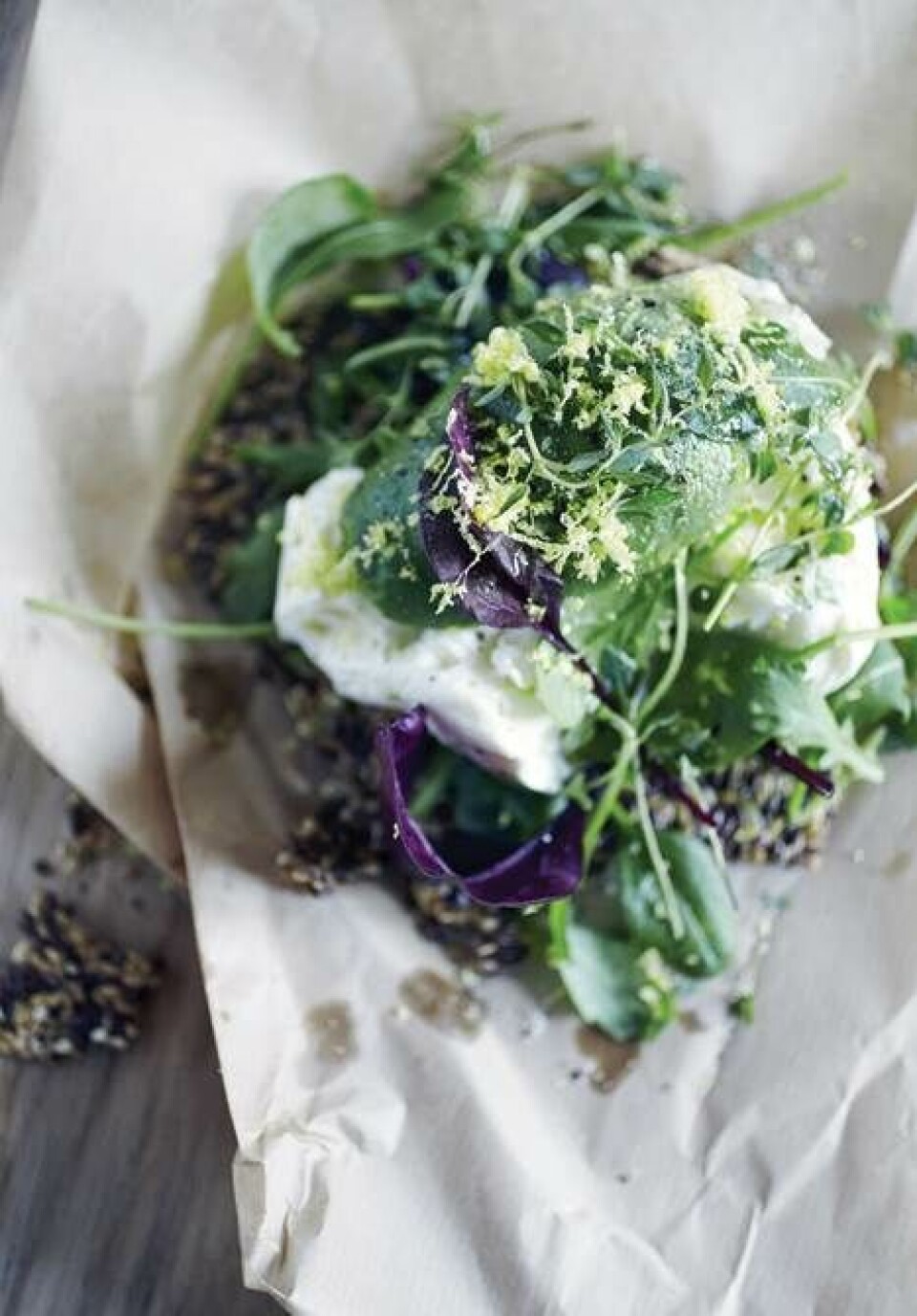 Raw avocado-mozzarella sandwich