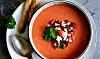Kold tomatsuppe med ferskentopping