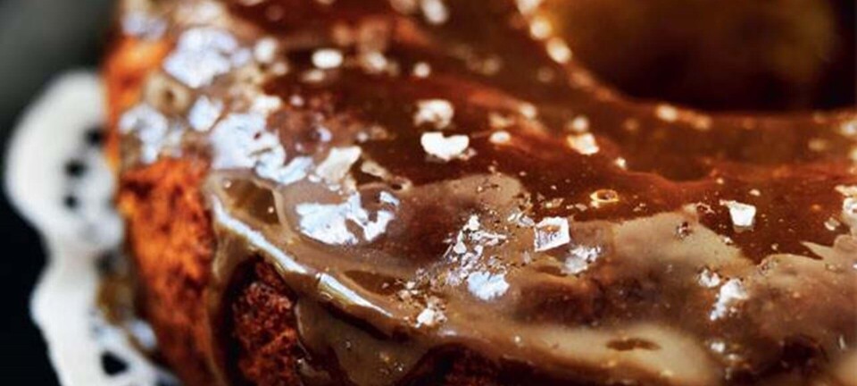 Banankage med saltet karamel