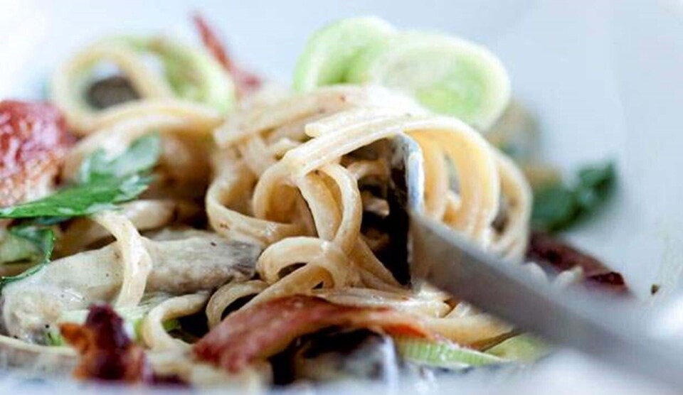 Opskrift på pasta med cremet svampesauce og bacon