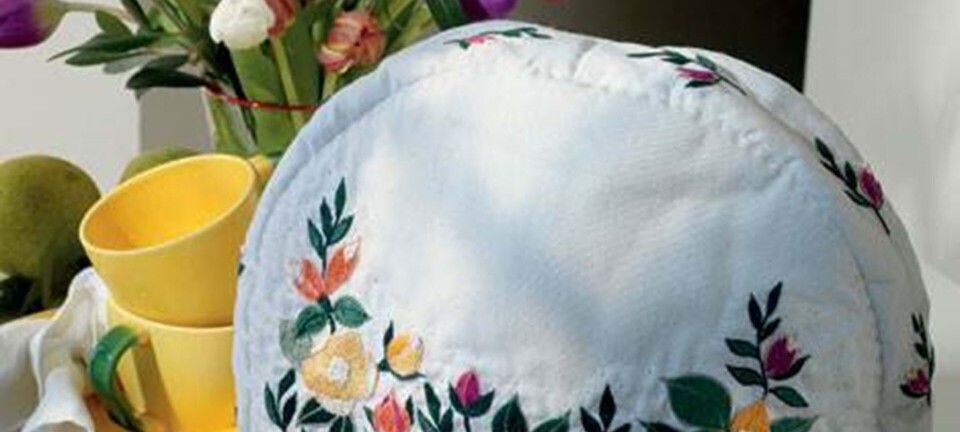 Brodér sommerblomster på tehætten