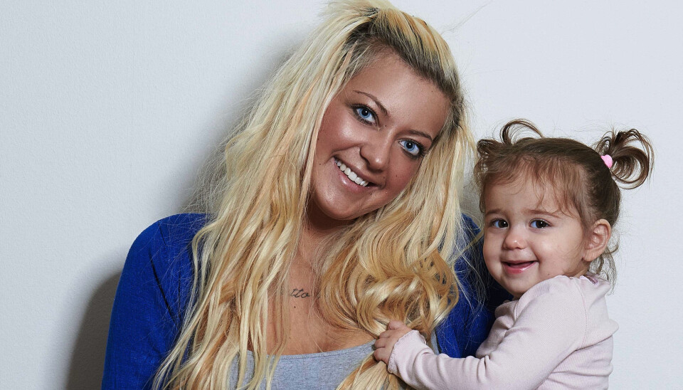 Melia og Julie (Foto: Kanal 4/Janus Nielsen)