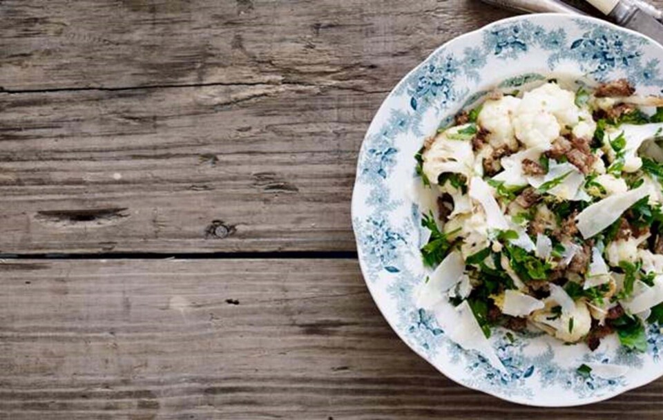 Ristede blomkål med parmesan og rugbrød