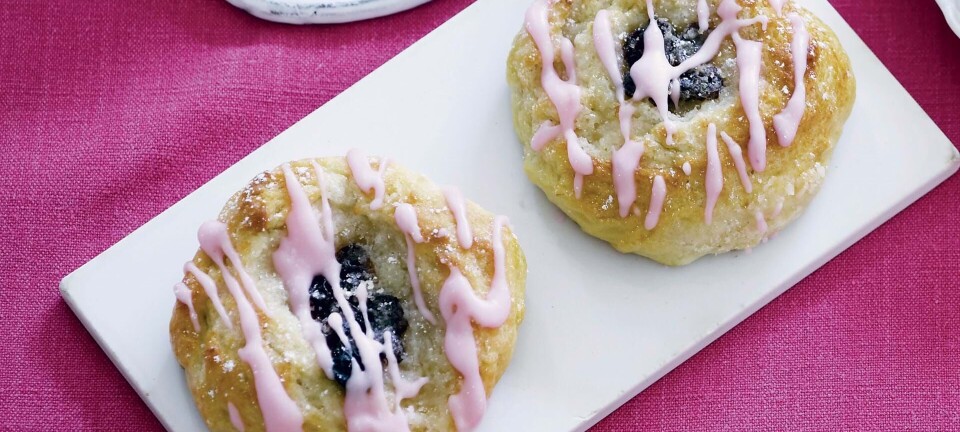 Fastelavnsboller med syltetøj og creme