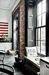 Rå newyorkerstemning møder fine franske lopper i dette skønne byhus