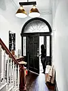 Rå newyorkerstemning møder fine franske lopper i dette skønne byhus