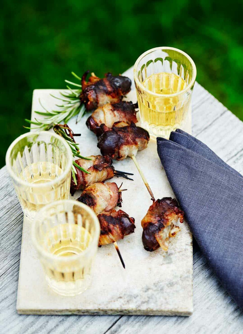 Grillede dadler med bacon og rosmarin