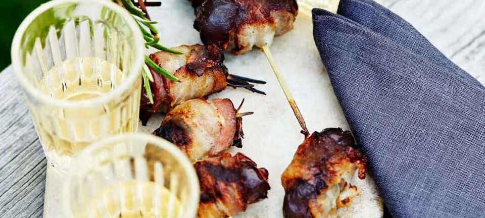 Grillede dadler med bacon og rosmarin