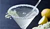 Skøn cocktail med hyldeblomst: Sådan laver du en hyldeblomst-martini