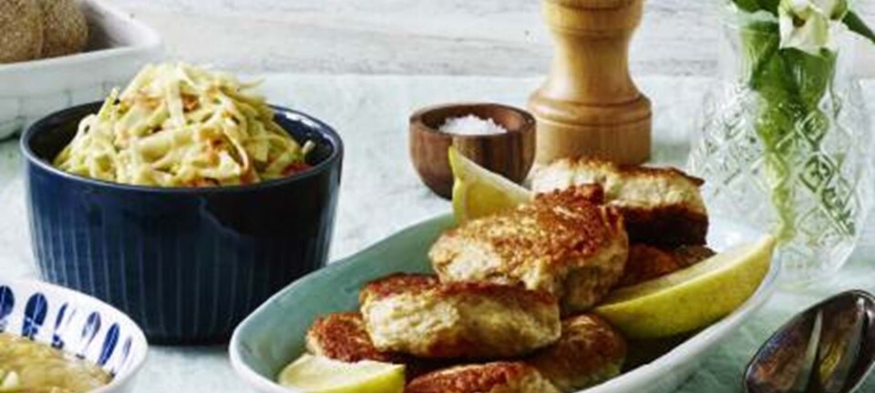 Fiskefrikadeller med coleslaw