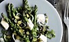 Grillede grønne asparges med vinaigrette og hytteost