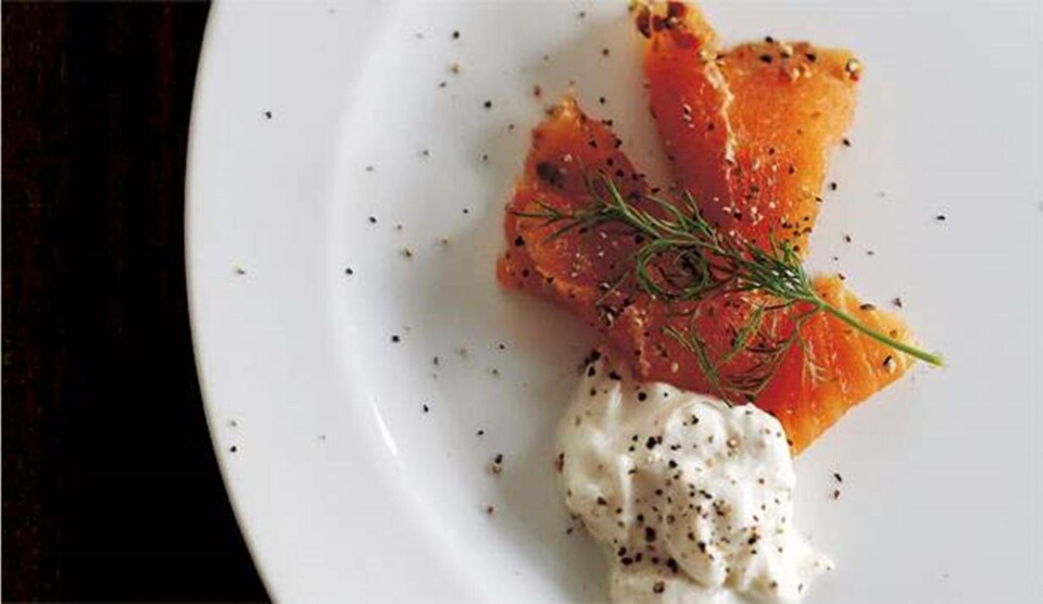 Opskrift på gravadlaks med rygeostcreme
