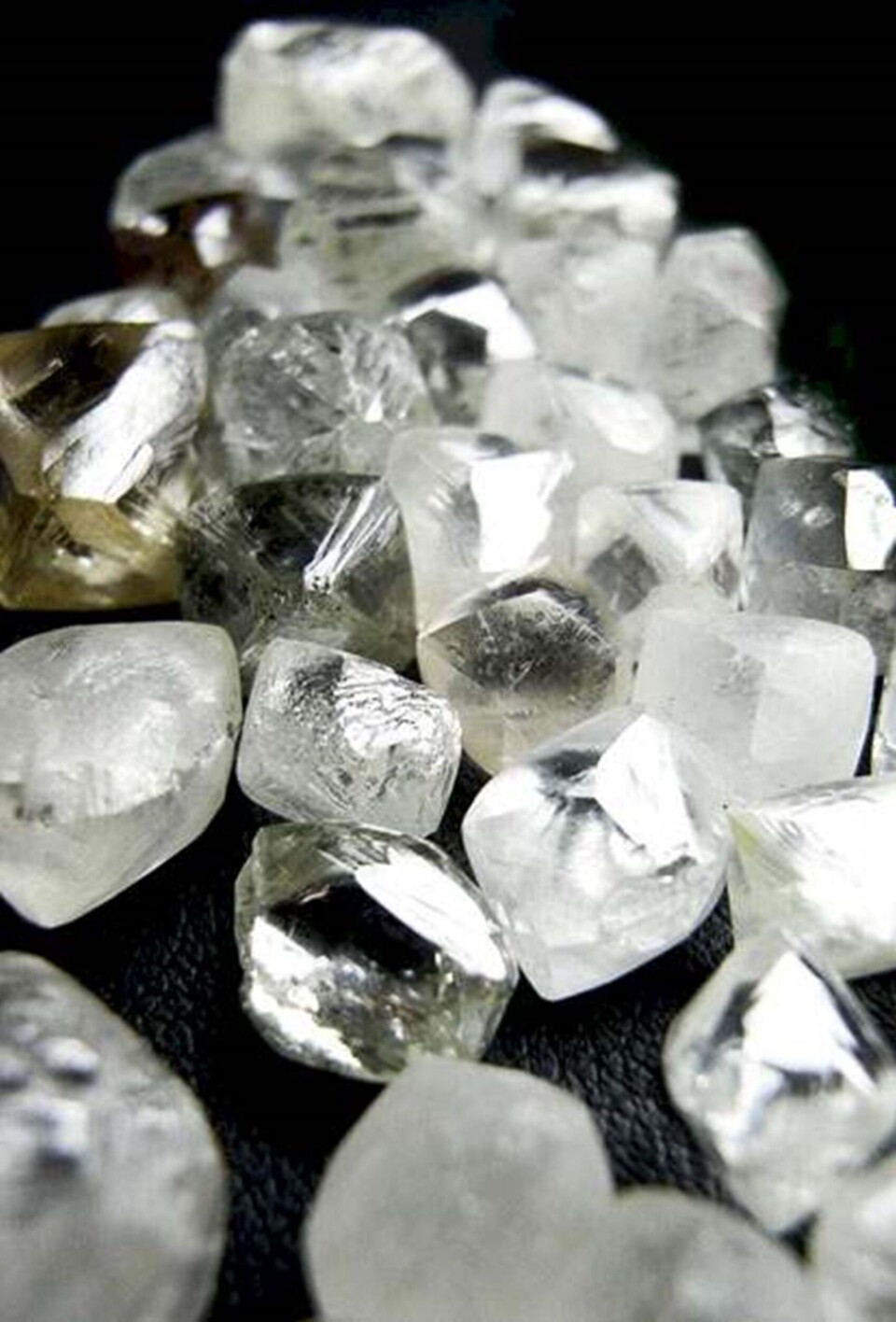 Køb rå diamanter hos nyt dansk smykkemærke