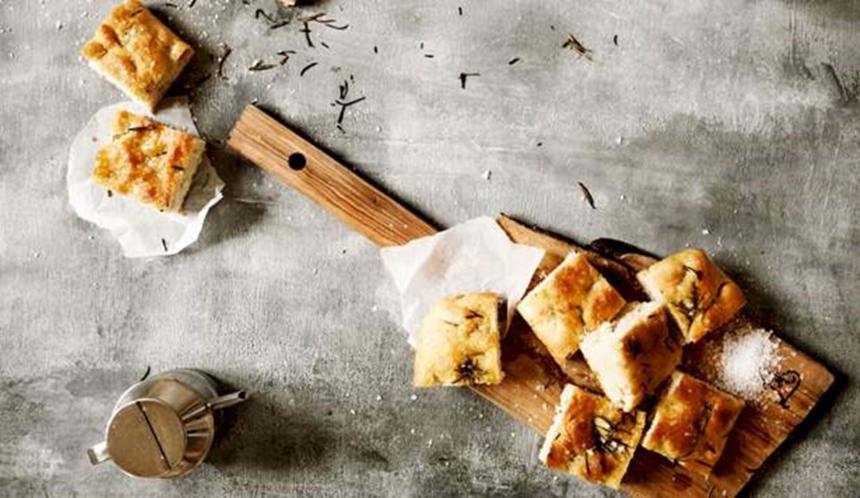 Foccacia opskrift med rosmarin og havsalt