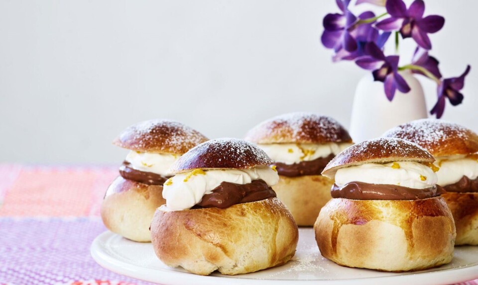 Fastelavnsboller med chokoladecreme og flødeskum