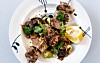 Lammekebab med hvidløgssvampe og mos af nye kartofler
