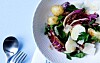 Stegt radisciosalat med balsamico, parmesan og nye kartofler