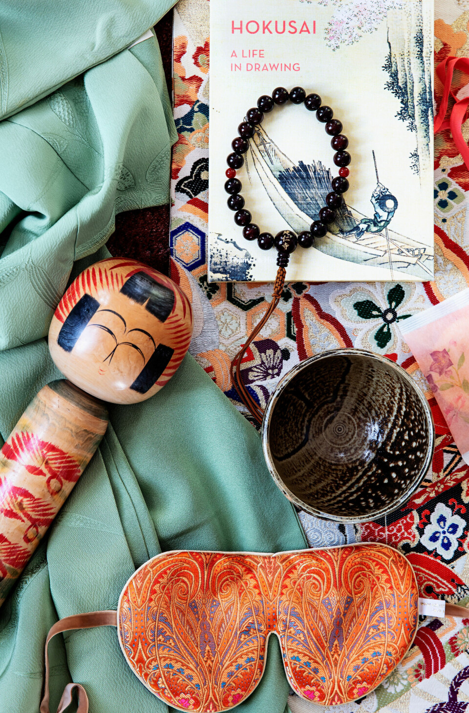 Katrine tror på den nærværende og intense røde palette sammen med den støvede mintgrønne og de varme brune toner som signalerer jordforbindelse.