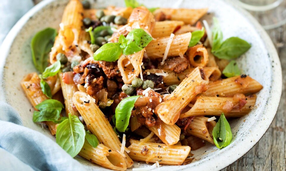 Pastapenne med krydret pølsesugo