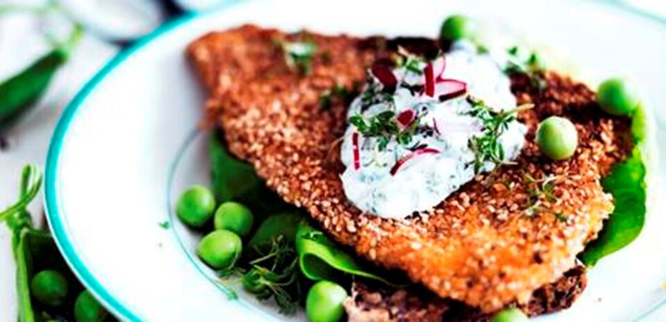 Sesampaneret fiskefilet med sauce tatar