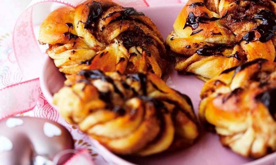 Kanelsnurrer med rosiner og marcipan