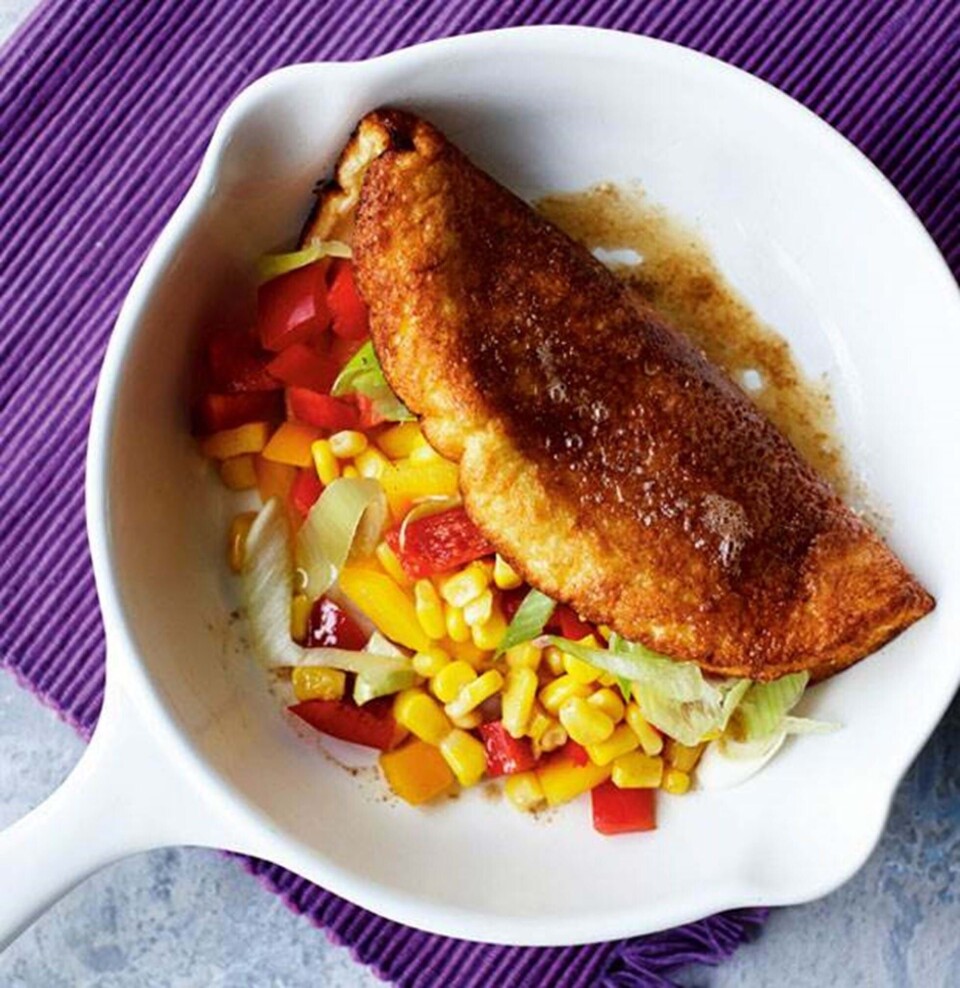 Amerikansk omelet med majs, ost og peberfrugt