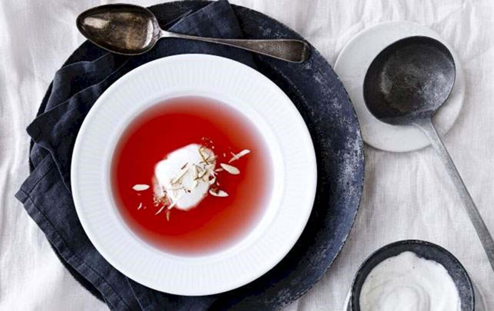 Rabarber-hindbær-suppe med kardemomme