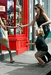 Angelina Jolie på shopping i London
