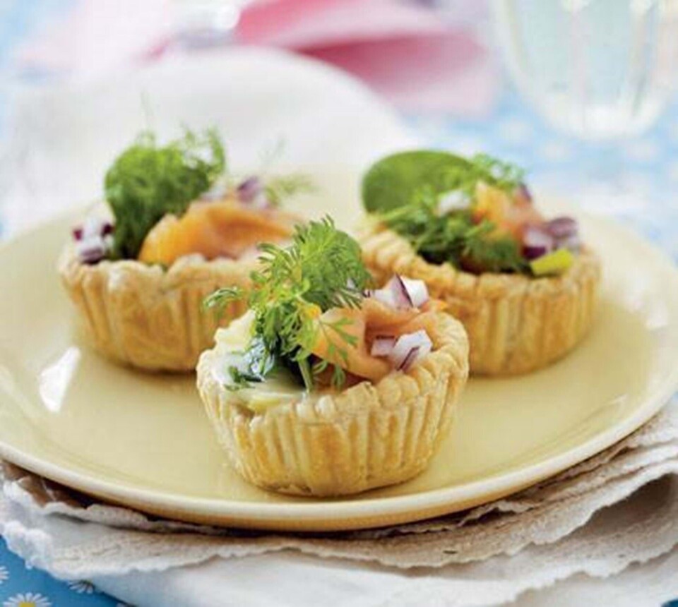 Tarteletter med spinat og røget laks