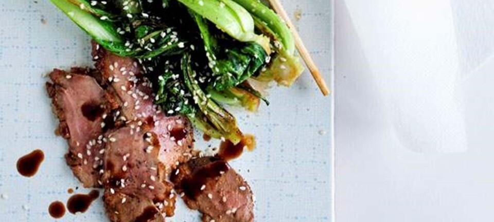 Krydret andebryst med bok choy, sesam og soja