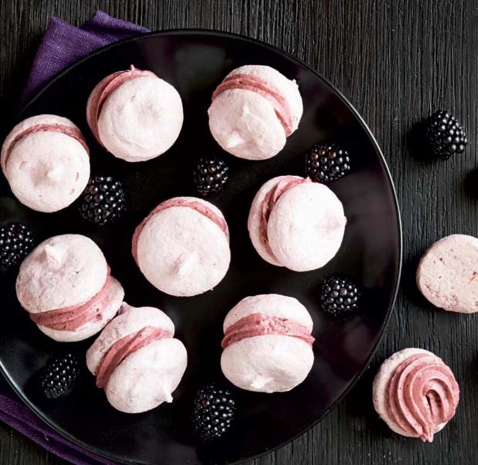 Marengs med brombærcreme