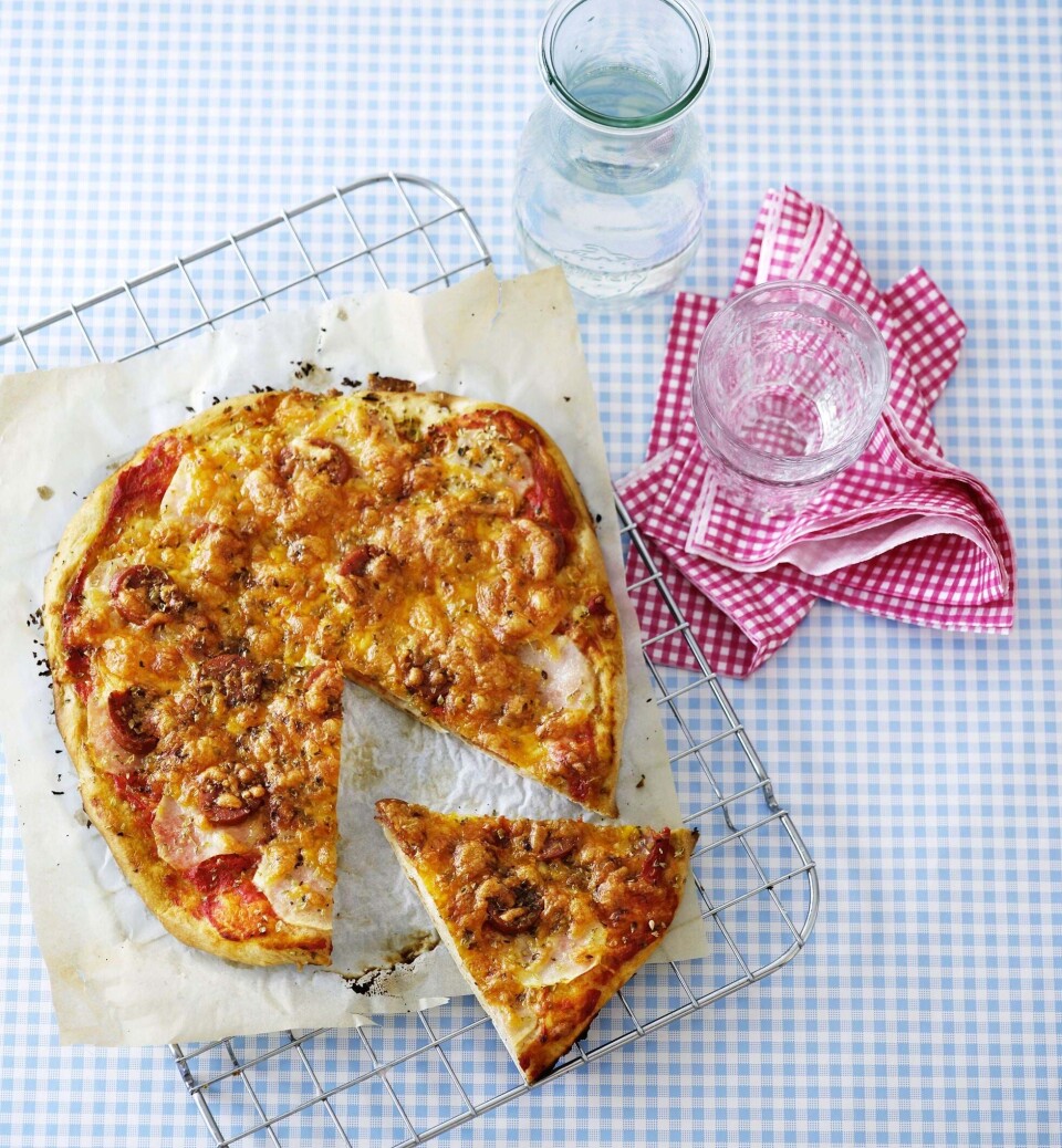 Pizza med peperoni og kartofler