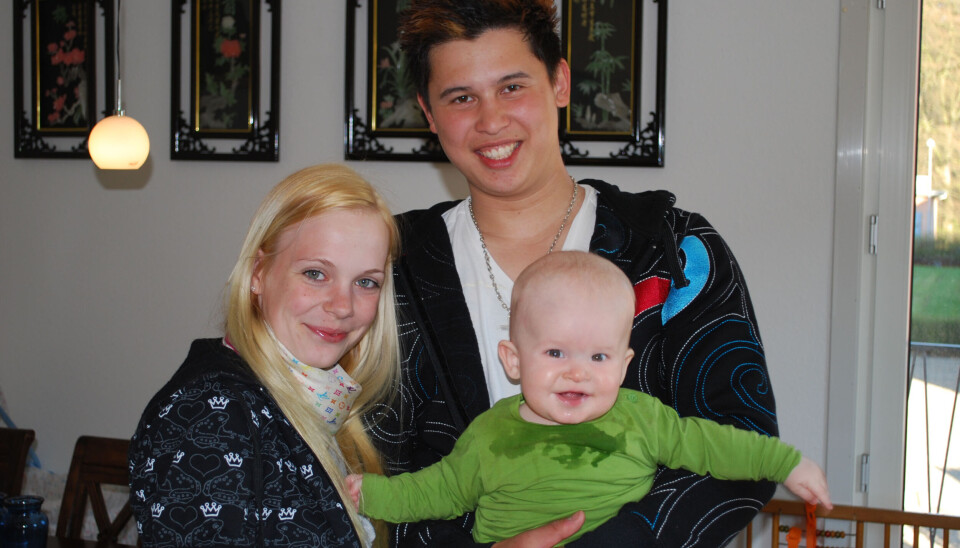 Sine sammen med eks-kæresten Christian og parrets fælles søn, Oliver. (Foto: Kanal 4)