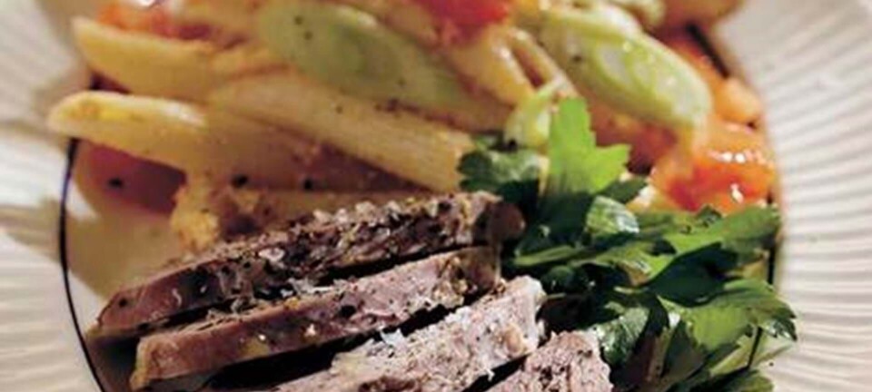 Andebryst med rød pesto