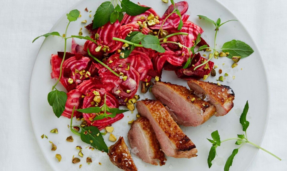 Andebryst med salat af bolchebede