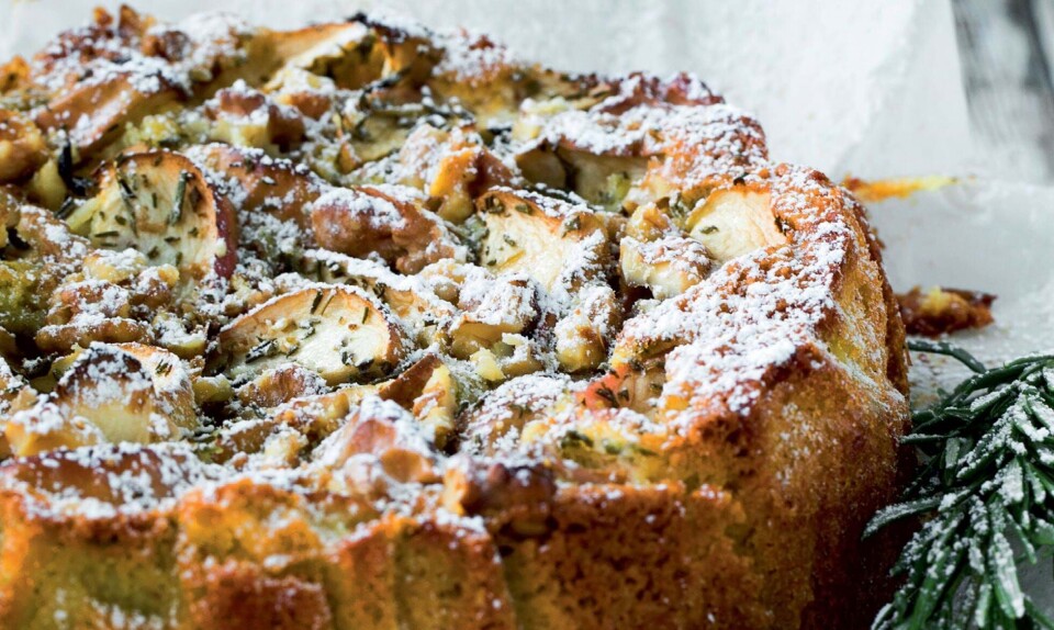 Opskrift på æblekage med valnødder