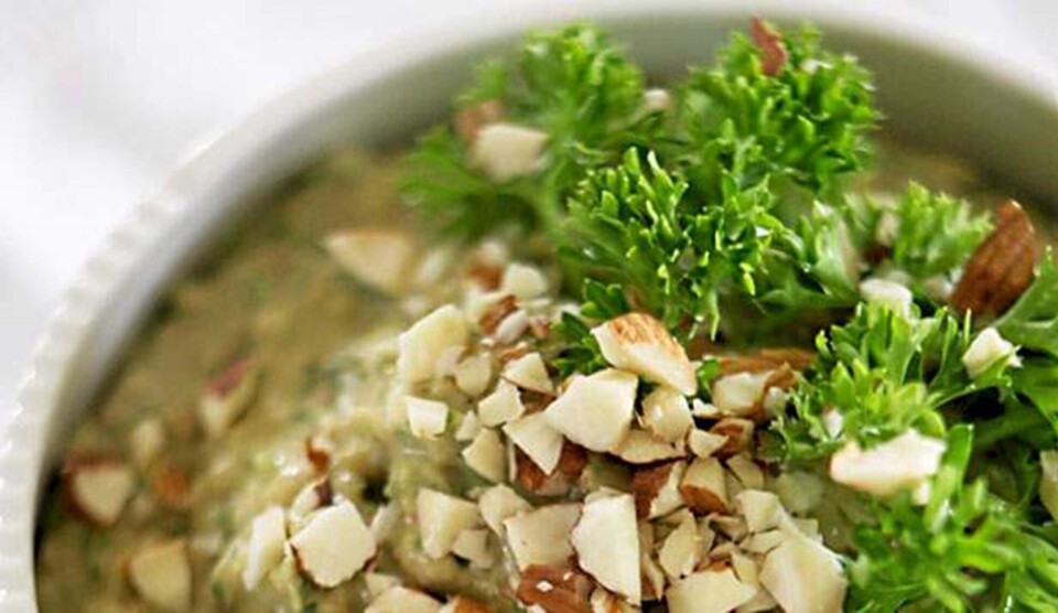 Opskrift på hummus med persille og mandler