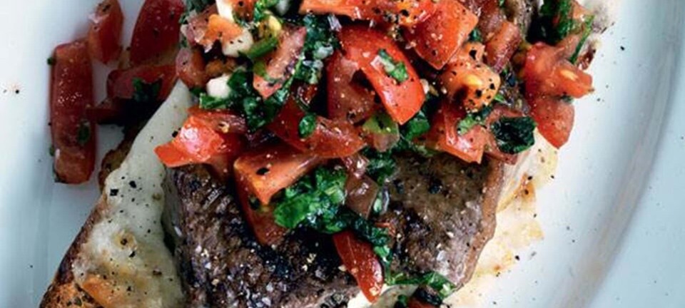 Steaksandwich med mozzarella og salsa