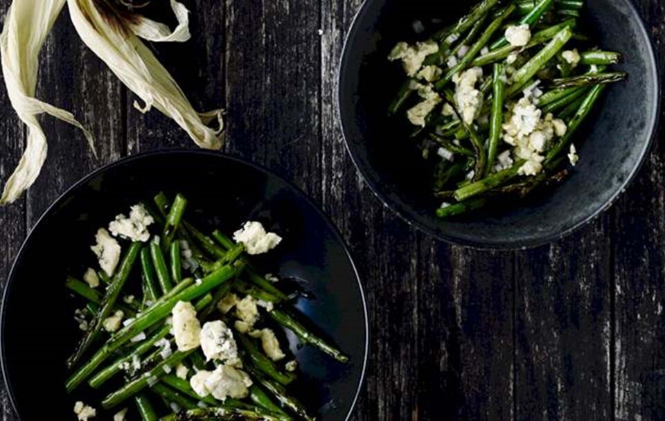 Grønne bønner med vinaigrette og blå ost