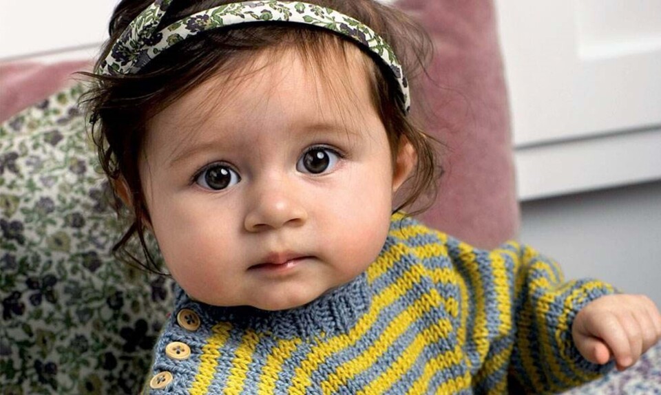 Strik en fin stribet babysweater