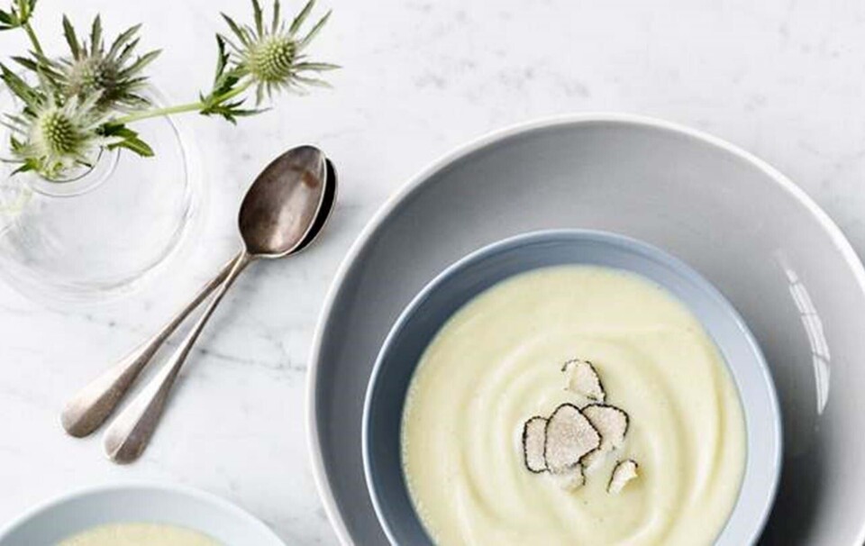 Sådan laver du blomkålssuppe med sommertrøfler